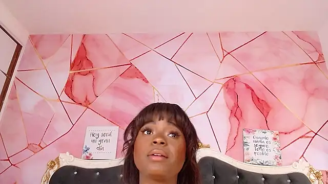 LindaBird's cam snapshot