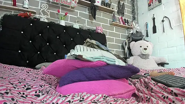 CharlotteBrowm live sex cam