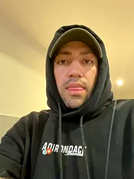 JuanZapata33 live sex cam