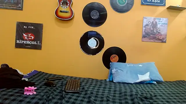 skinnyverus18's cam snapshot