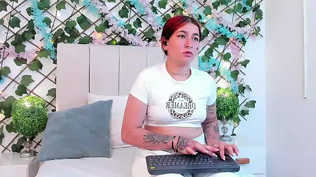 CharlotteBlossom's cam snapshot