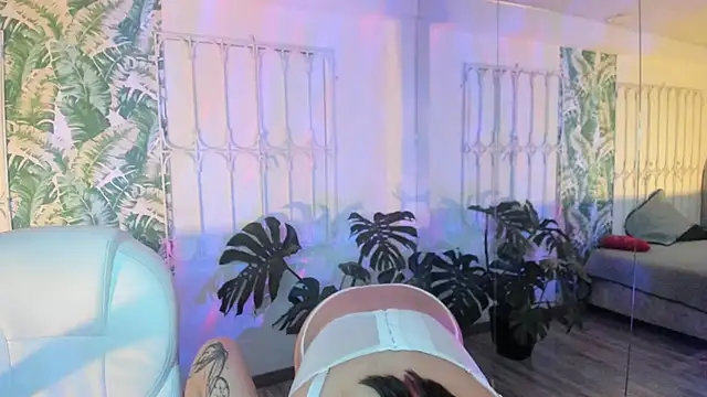 cute_hollywood's cam snapshot