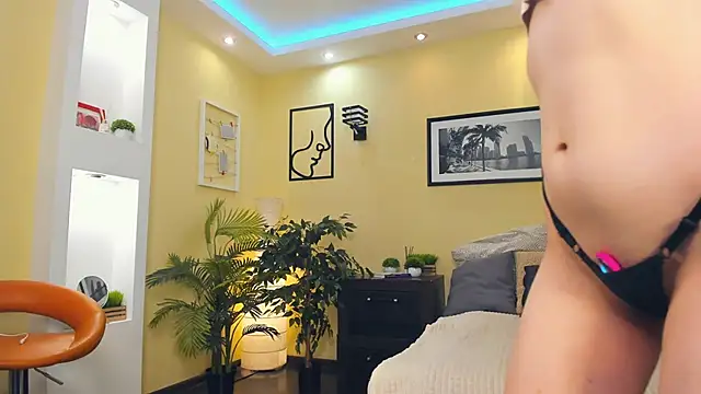 exposed_lizzy's cam snapshot