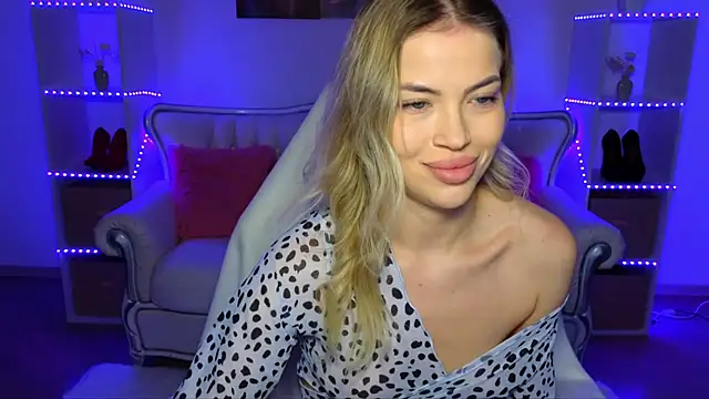 EmmyMills's cam snapshot