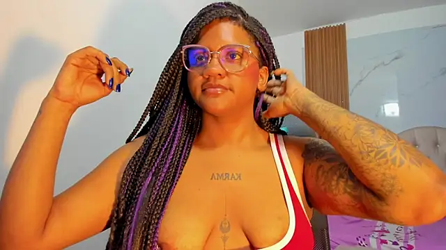 ZahraRose's cam snapshot