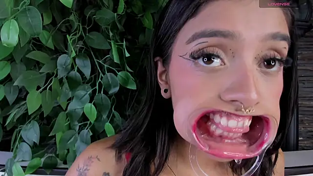 miss_collins's cam snapshot