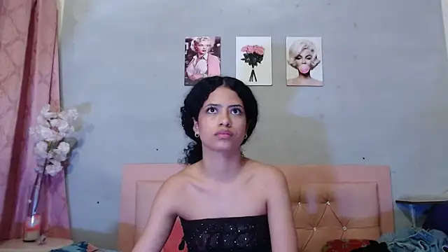 Adut_Akech's cam snapshot