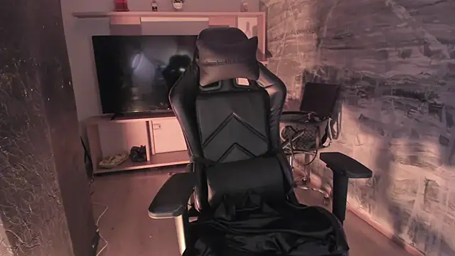 LunaBaker-1's cam snapshot