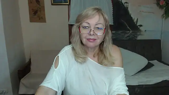 EvelynLoveShy's cam snapshot