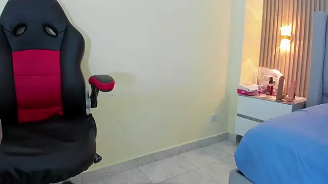 AURORAMARTIN2's cam snapshot