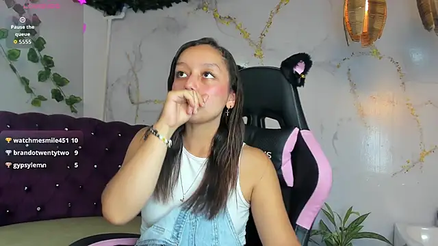 katy_sweet19's cam snapshot