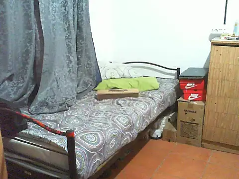 29YOURZ_28_'s cam snapshot