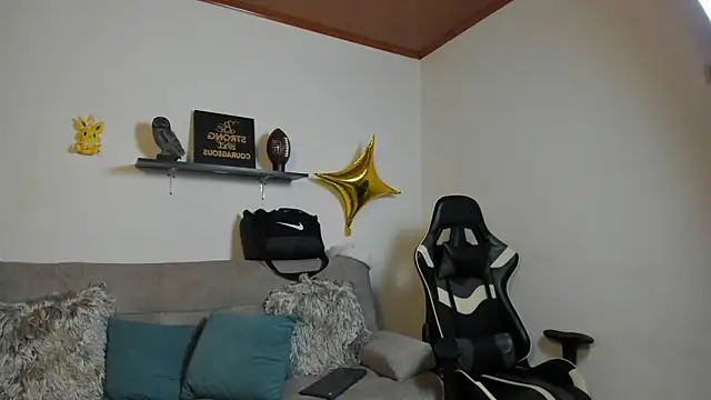 julian_wallace's cam snapshot