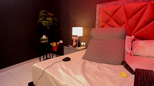 mia_milff's cam snapshot