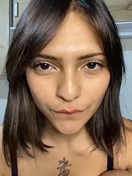 MiaLuxx_ live sex cam