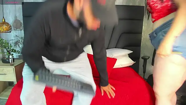 Spencer_LunaBigtits's cam snapshot