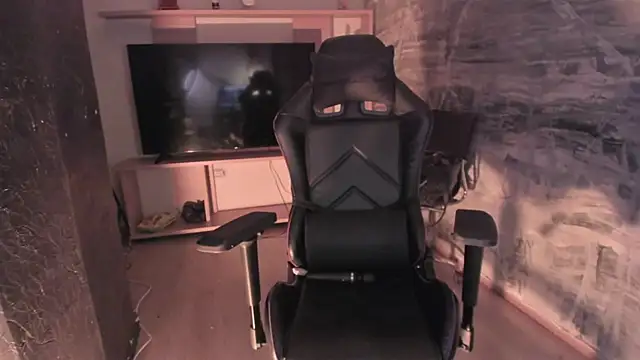 LunaBaker-1's cam snapshot