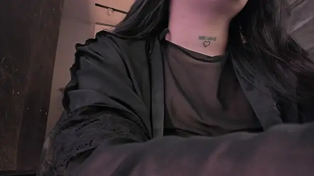 LunaBaker-1's cam snapshot