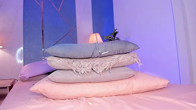 Voluptupus-girl's cam snapshot