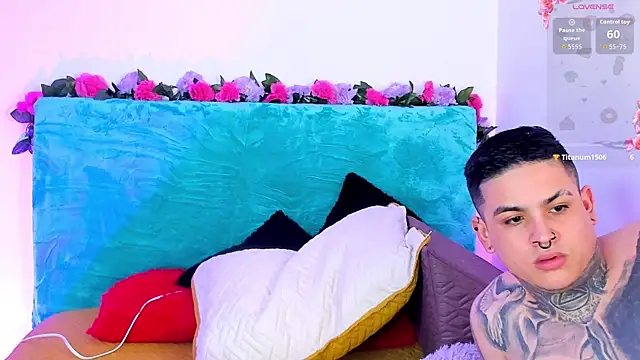 Sarahandzack's cam snapshot