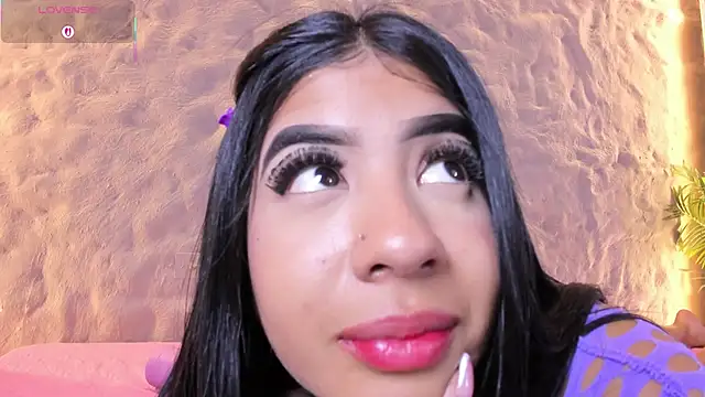 Naomy_gyal's cam snapshot