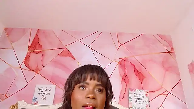 LindaBird's cam snapshot