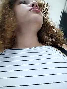 SirenRouge_69's cam snapshot