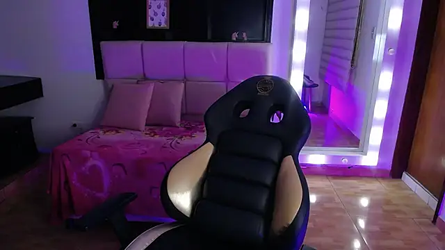 _Charlotte_Collins_'s cam snapshot