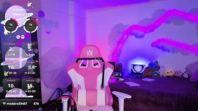 larah_uwu's cam snapshot