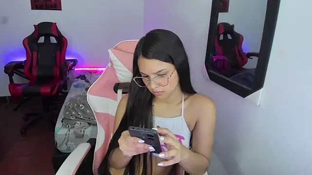 jessi_and_boy's cam snapshot