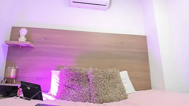 emilyrousee01's cam snapshot