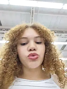 SirenRouge_69's cam snapshot