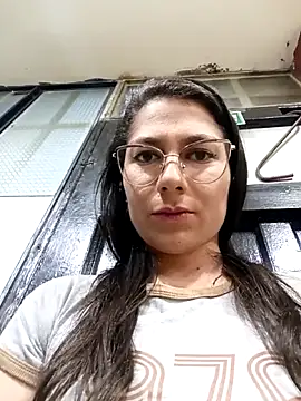 Mia-love-03's cam snapshot