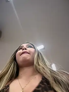 lunablossom_'s cam snapshot