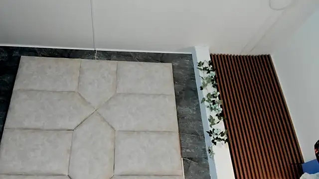 emma_hearths's cam snapshot