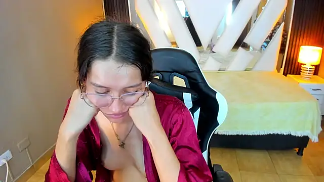 Linda4Petite's cam snapshot