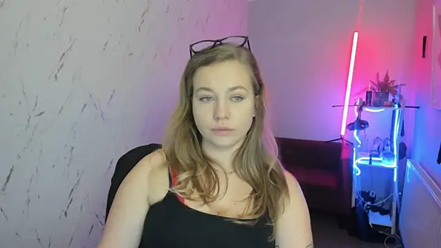 holly_xglam's cam snapshot