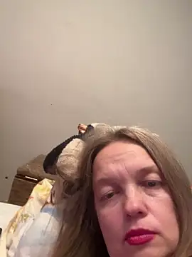 Suzanele's cam snapshot