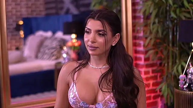 NicoleCellini live sex cam