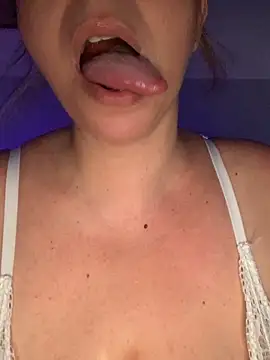 LupitaHaze's web cam