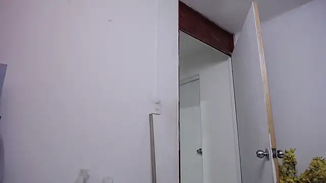 Nicol_Love0's cam snapshot