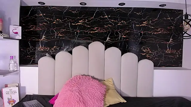 Annyrosee's cam snapshot