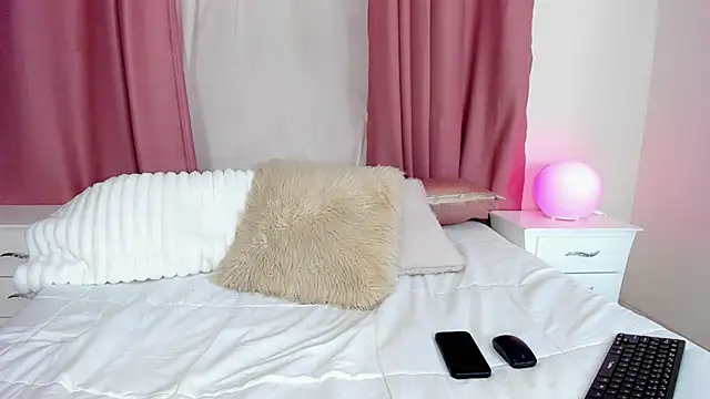 royal_fantasy's cam snapshot