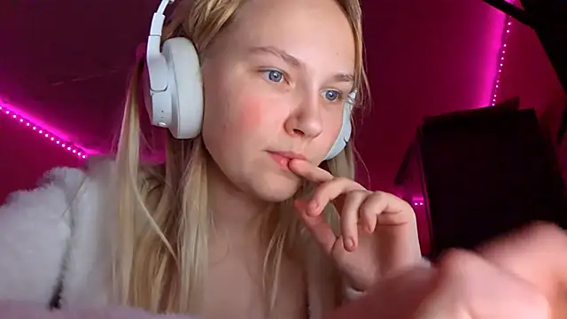 KarinRobertson's cam snapshot