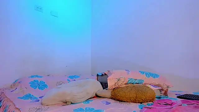 Apriilpeach_'s cam snapshot