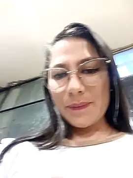 Mia-love-03's cam snapshot