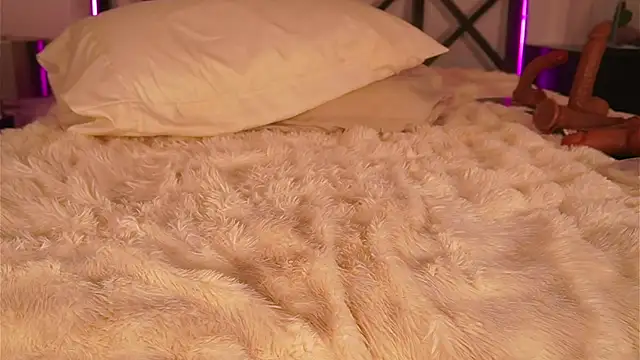 LunaMystyque live sex cam