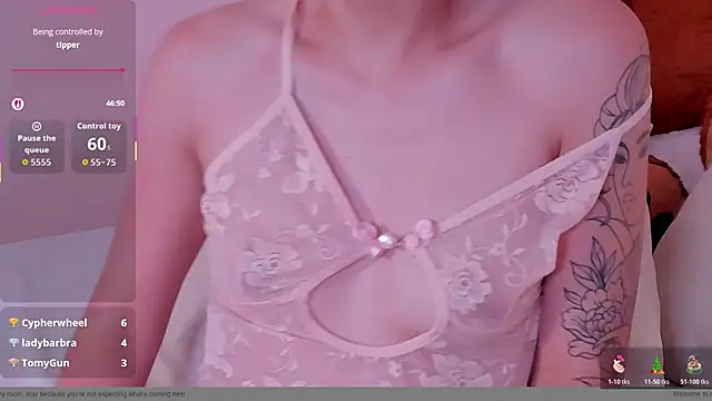 mae_lyra's cam snapshot