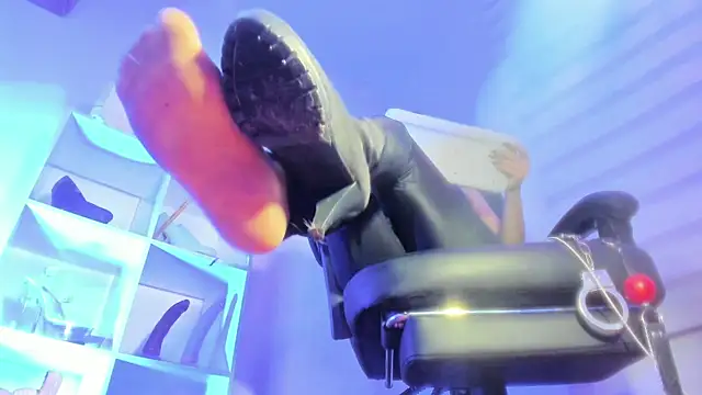 charlotte_joliedart's cam snapshot