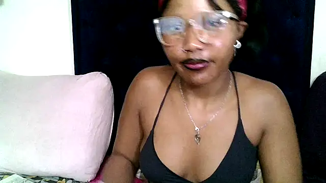 BUNNYCHOWX28's cam snapshot